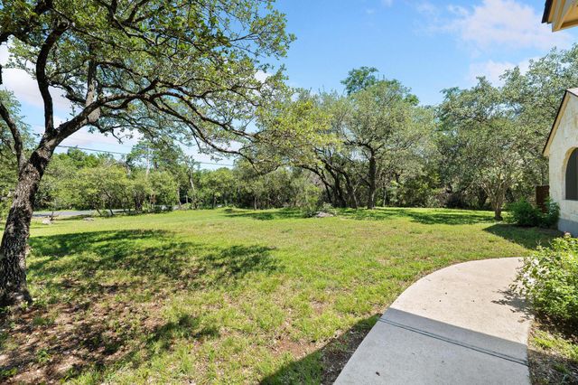 105 N Laurelwood DR, Austin, TX 78733