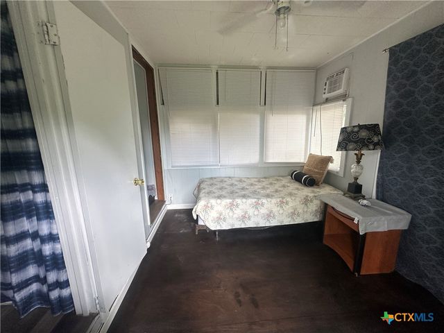 502 Tommy Drive, Port Lavaca, TX 77979