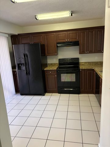 510 Lakeview Drive E, Royal Palm Beach, FL 33411