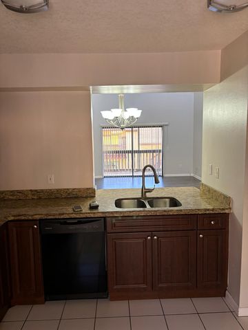 510 Lakeview Drive E, Royal Palm Beach, FL 33411