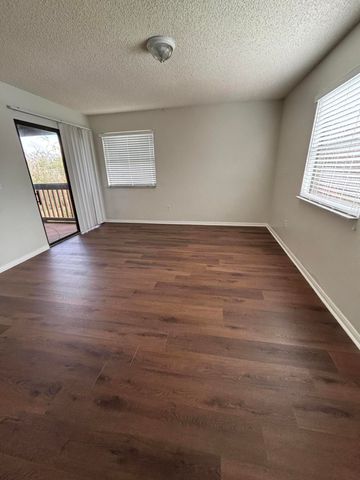 510 Lakeview Drive E, Royal Palm Beach, FL 33411