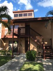 510 Lakeview Drive E, Royal Palm Beach, FL 33411