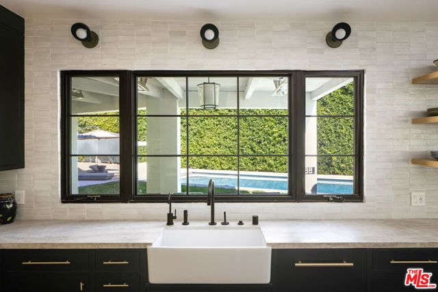 7651 Willow Glen Road, Los Angeles, CA 90046