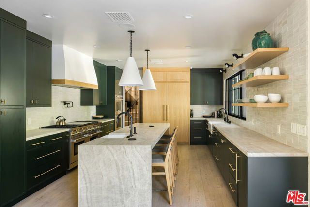 7651 Willow Glen Road, Los Angeles, CA 90046