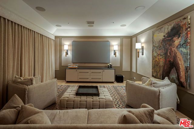7651 Willow Glen Road, Los Angeles, CA 90046