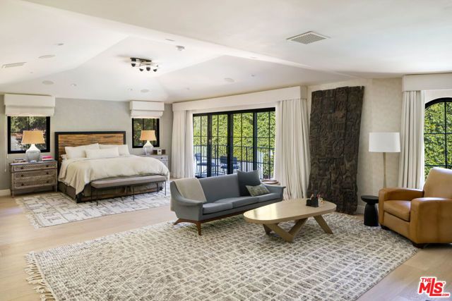 7651 Willow Glen Road, Los Angeles, CA 90046