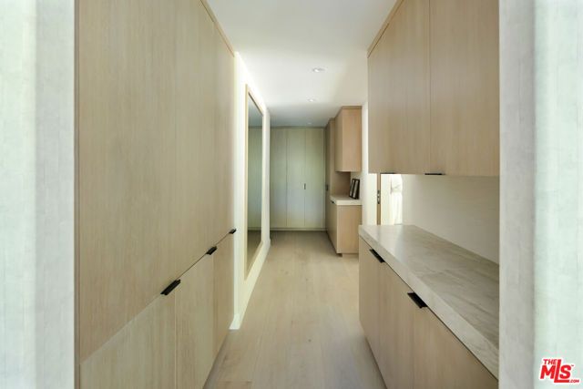 7651 Willow Glen Road, Los Angeles, CA 90046