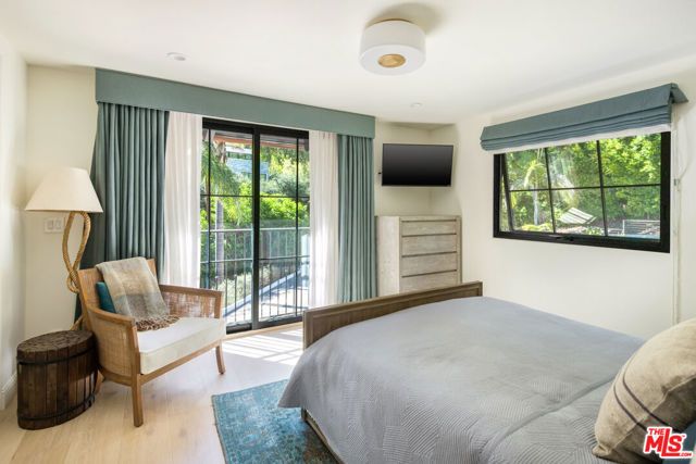 7651 Willow Glen Road, Los Angeles, CA 90046