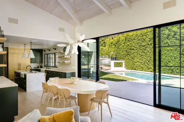 7651 Willow Glen Road, Los Angeles, CA 90046