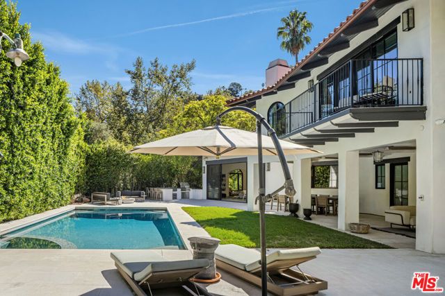 7651 Willow Glen Road, Los Angeles, CA 90046