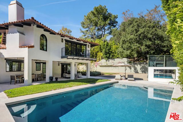 7651 Willow Glen Road, Los Angeles, CA 90046