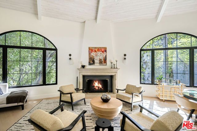 7651 Willow Glen Road, Los Angeles, CA 90046