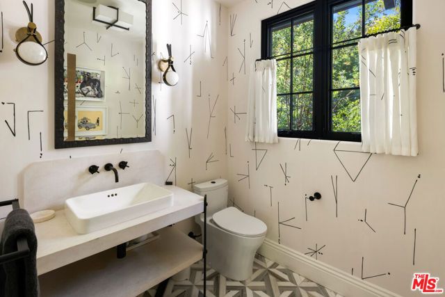 7651 Willow Glen Road, Los Angeles, CA 90046