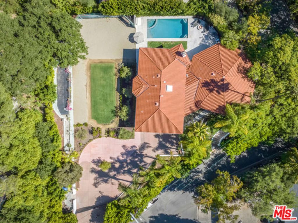 7651 Willow Glen Road, Los Angeles, CA 90046