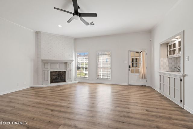 313 Wallingsford Circle, Youngsville, LA 70592