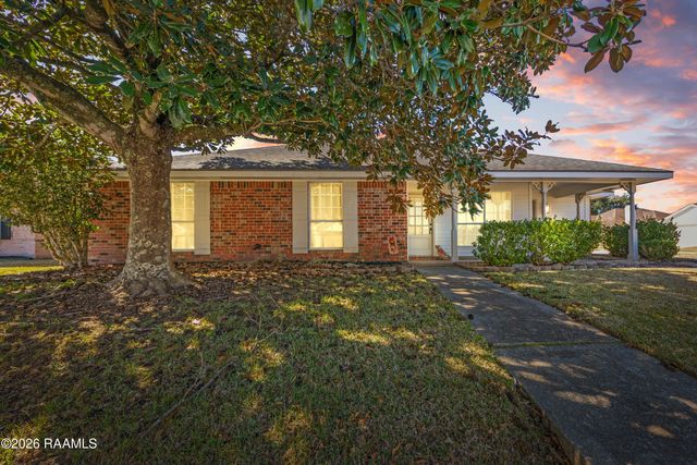 313 Wallingsford Circle, Youngsville, LA 70592