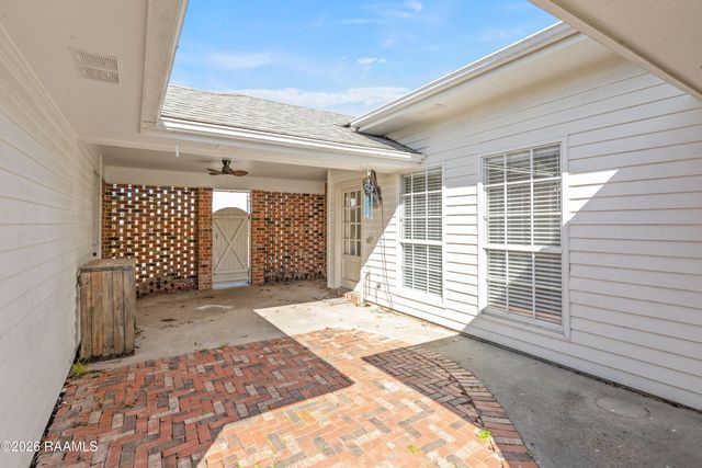 313 Wallingsford Circle, Youngsville, LA 70592