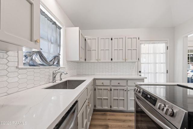 313 Wallingsford Circle, Youngsville, LA 70592