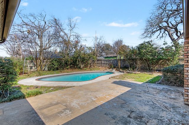 604 Baker Drive, Hurst, TX 76054