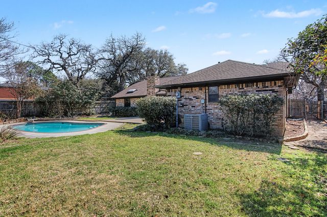 604 Baker Drive, Hurst, TX 76054