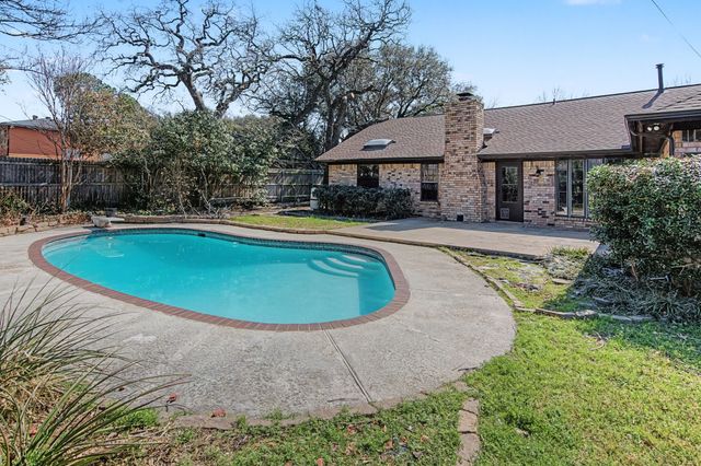 604 Baker Drive, Hurst, TX 76054