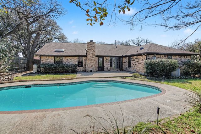 604 Baker Drive, Hurst, TX 76054