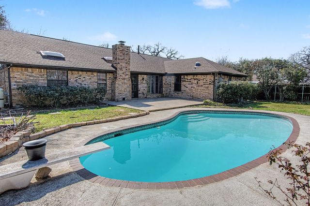 604 Baker Drive, Hurst, TX 76054