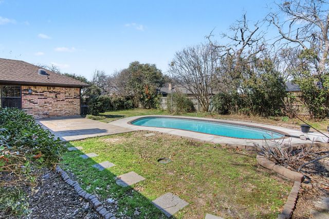 604 Baker Drive, Hurst, TX 76054