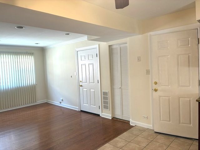 1194 S Kenilworth Avenue 1W, Oak Park, IL 60304