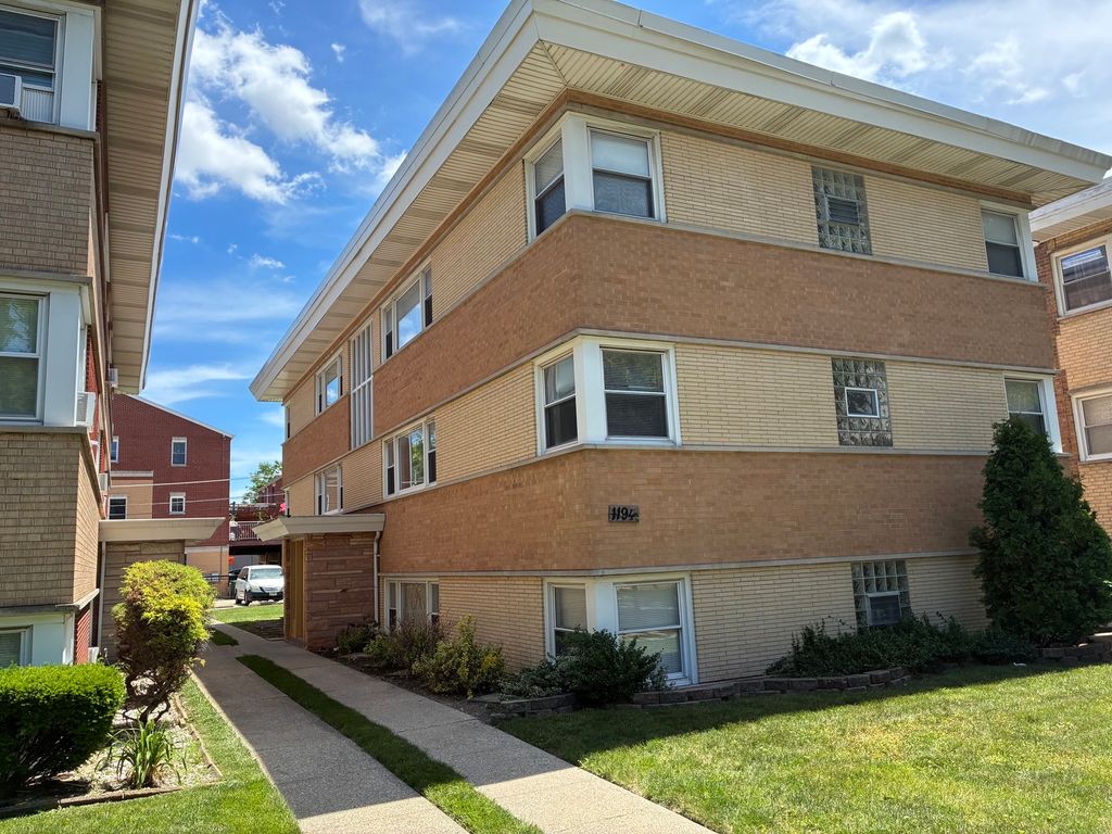 1194 S Kenilworth Avenue 1W, Oak Park, IL 60304