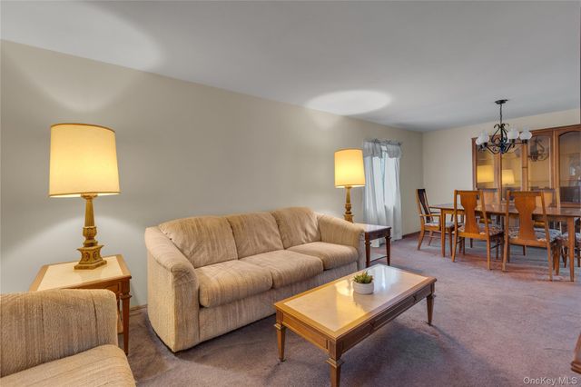 96 Split Cedar Drive, Islandia, NY 11749