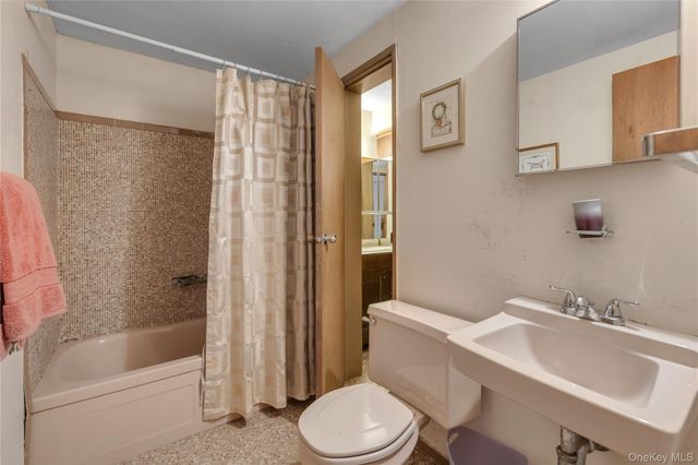 96 Split Cedar Drive, Islandia, NY 11749