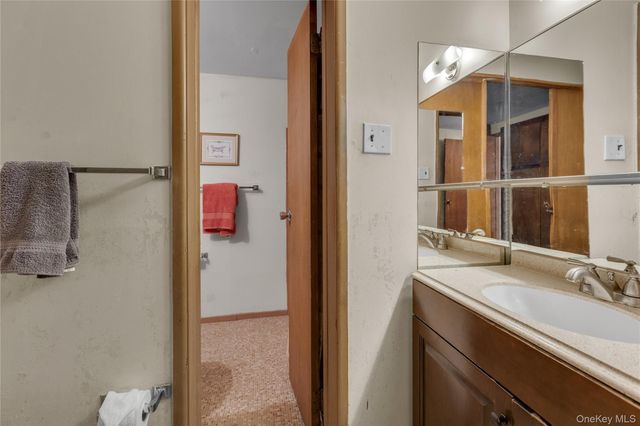 96 Split Cedar Drive, Islandia, NY 11749