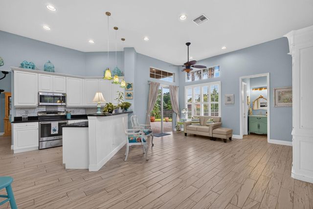 110 Via Veracruz, Jupiter, FL 33458