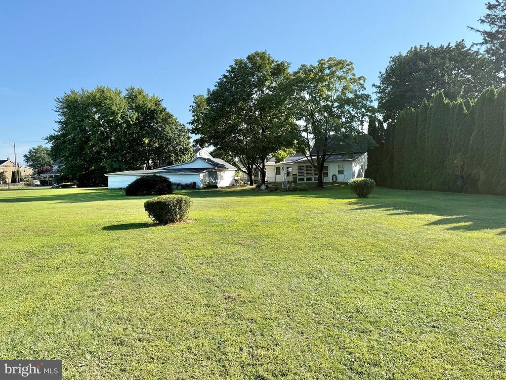 868 GREENBRIAR RD, York, PA 17404