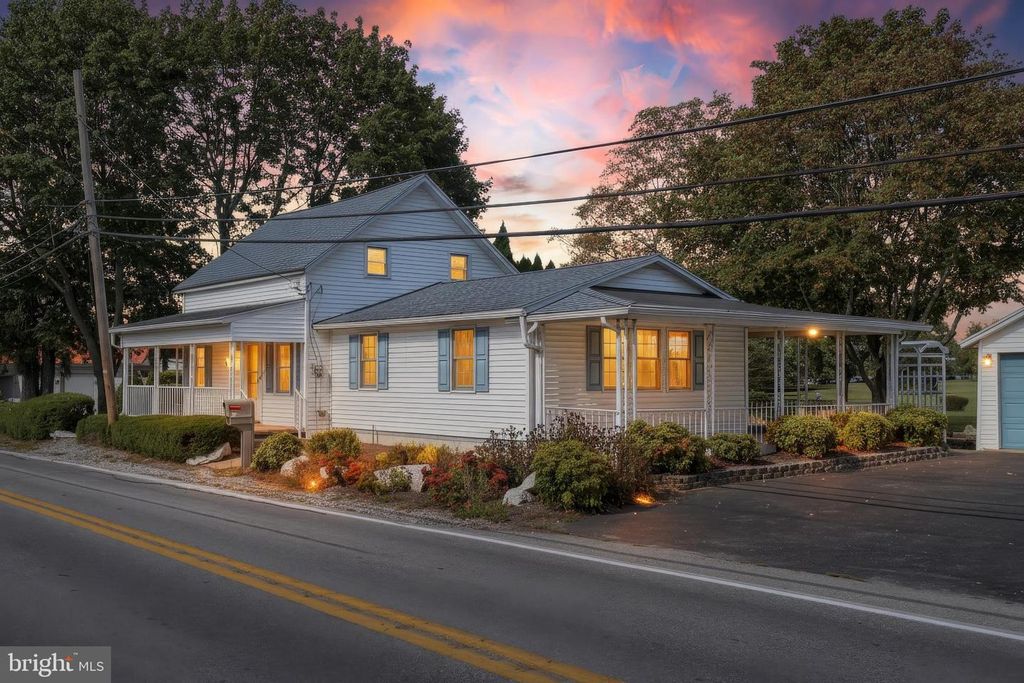 868 GREENBRIAR RD, York, PA 17404