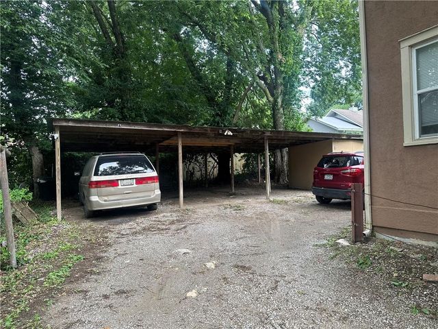 808 S Willis Avenue, Independence, MO 64052