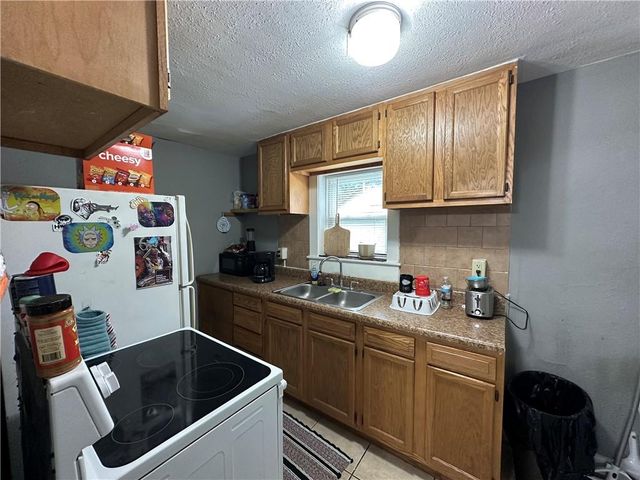 808 S Willis Avenue, Independence, MO 64052