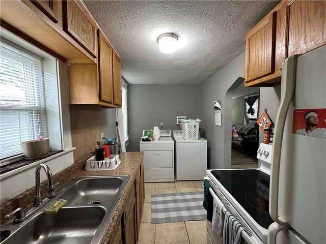 808 S Willis Avenue, Independence, MO 64052