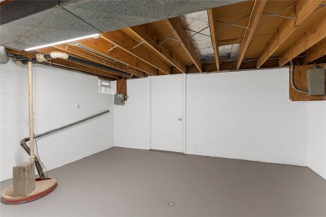 841 Highland Rd, Sharon, PA 16146