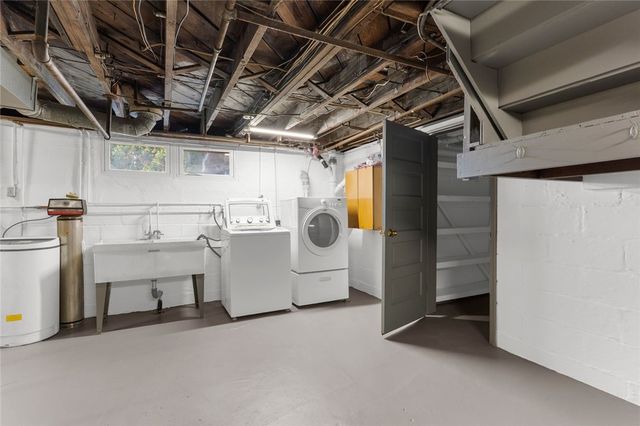 841 Highland Rd, Sharon, PA 16146