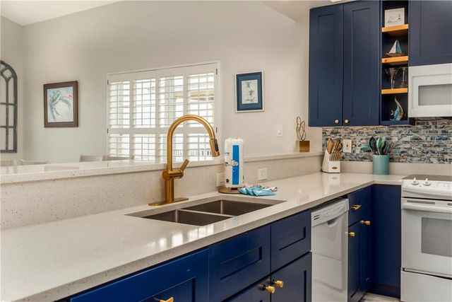 1701 Bienville Boulevard 305, Dauphin Island, AL 36528