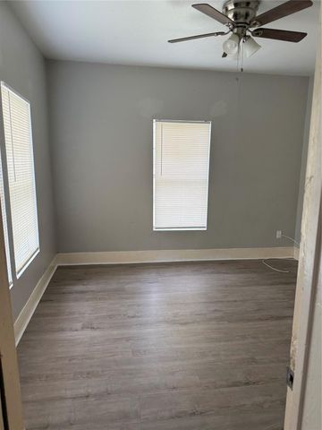 118 E Murrill Avenue, Baytown, TX 77520