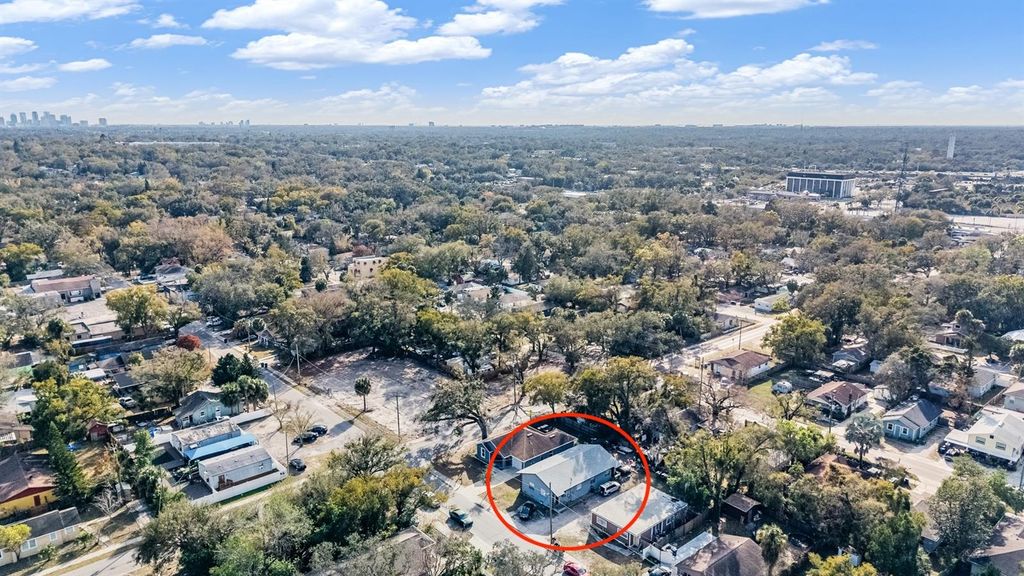 Image 24 of property listing at 8304 N 13TH STREET, Tampa, FL 33604