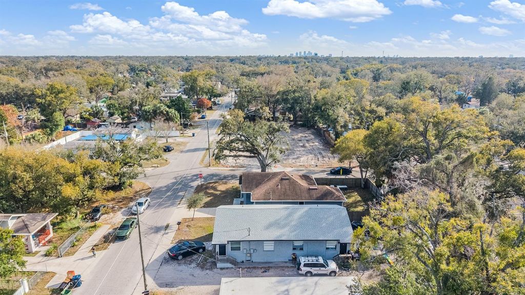 Image 25 of property listing at 8304 N 13TH STREET, Tampa, FL 33604