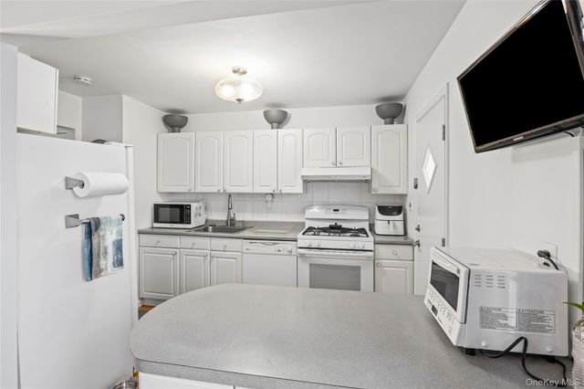 2899 Grand Avenue 5, Baldwin, NY 11510