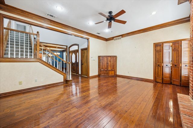 845 Canyon Crest Drive, Irving, TX 75063