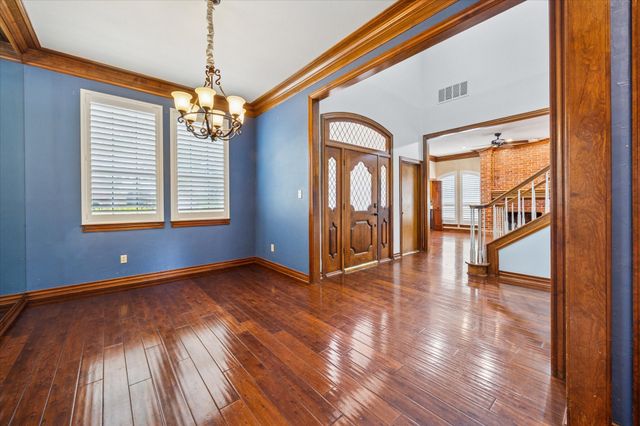845 Canyon Crest Drive, Irving, TX 75063