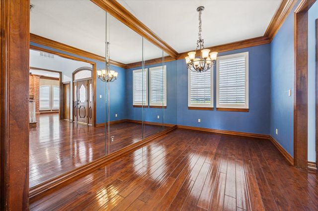 845 Canyon Crest Drive, Irving, TX 75063