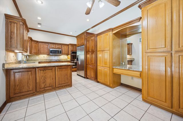 845 Canyon Crest Drive, Irving, TX 75063